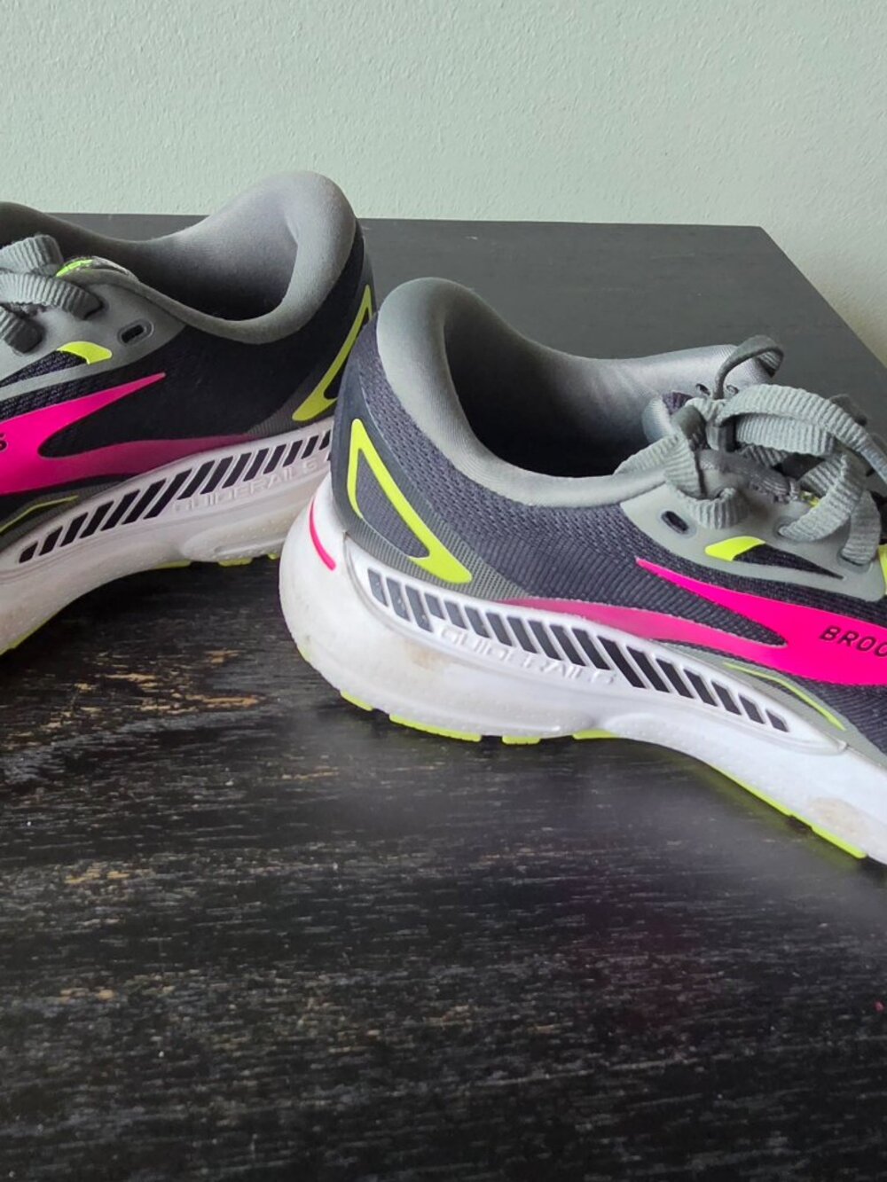 Brooks Adrenaline GTS 23 Running Outdoor Lace Up Sneakers - Black - Size 8 - Picture 2 of 3